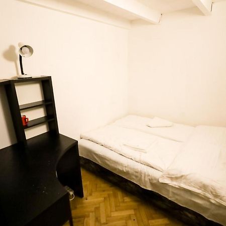 Center Apartment 5 Private Room For 19 People 布达佩斯 外观 照片