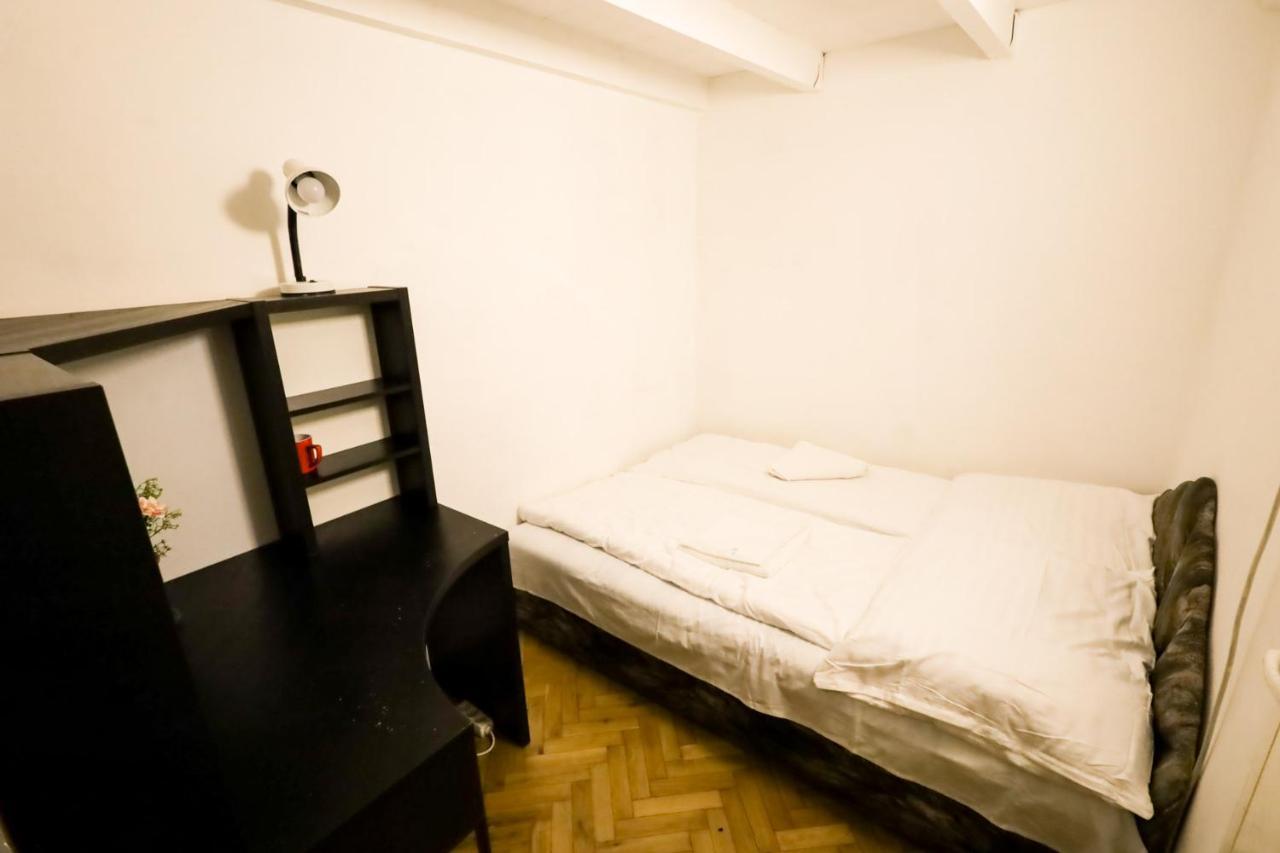 Center Apartment 5 Private Room For 19 People 布达佩斯 外观 照片