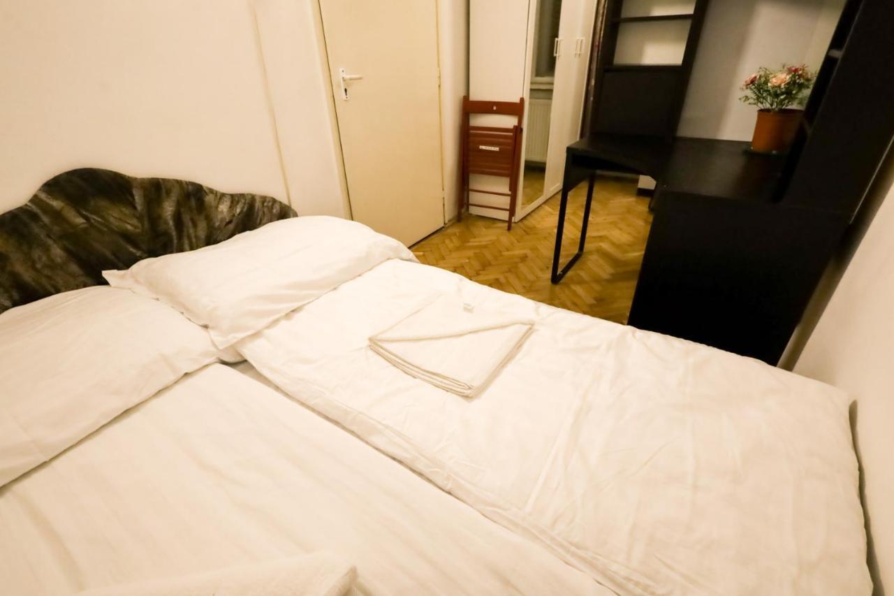 Center Apartment 5 Private Room For 19 People 布达佩斯 外观 照片